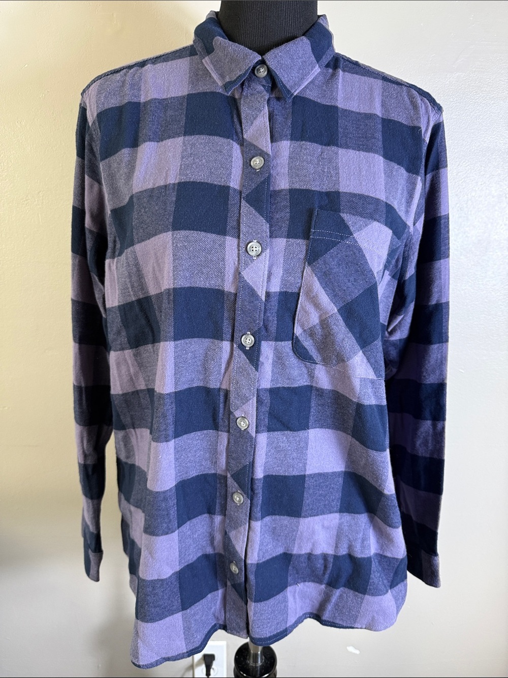 Eddie Bauer Women’s Plaid Flannel Shirt in Purple & Navy Sz XL NWT
